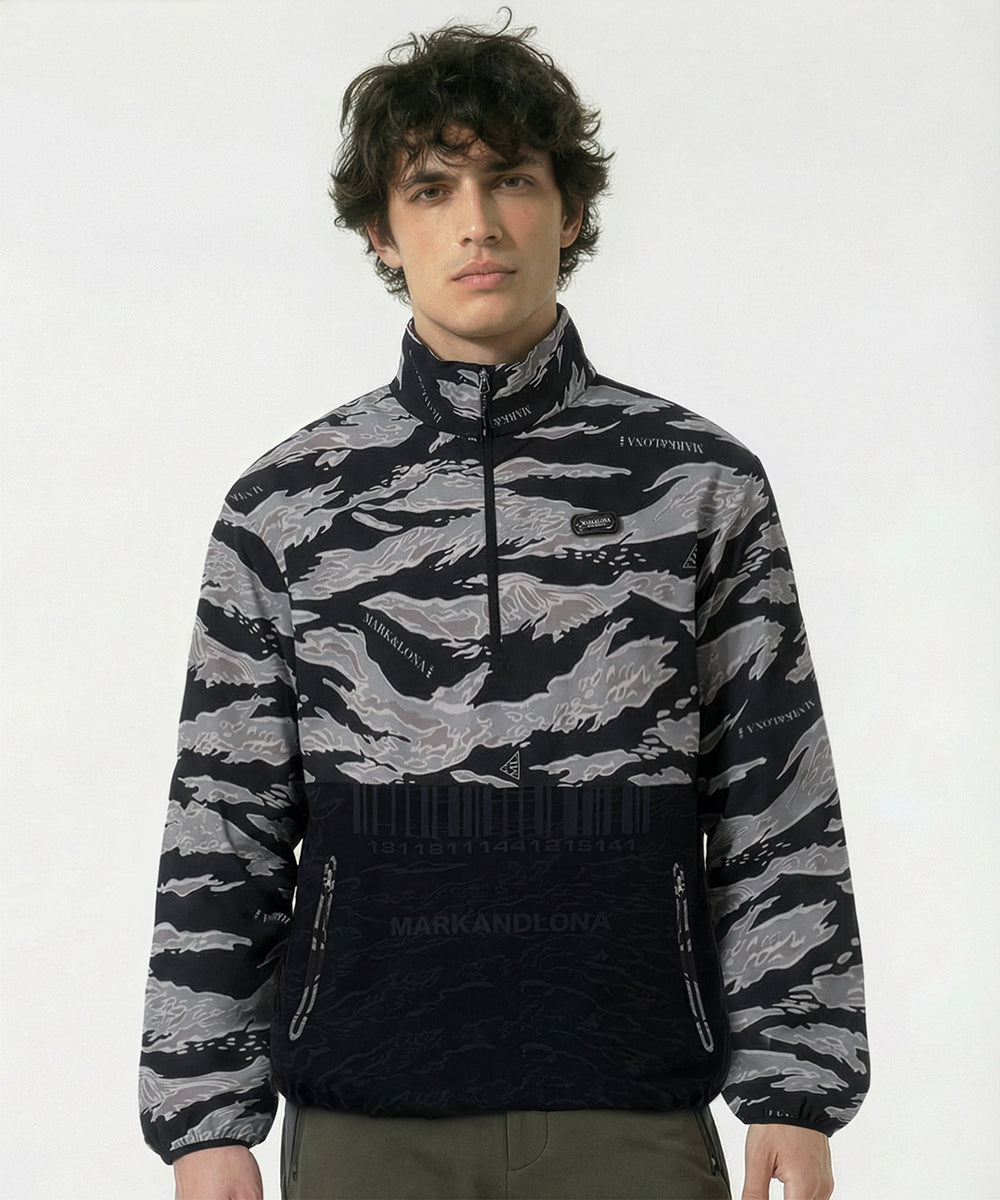 モデル:身長183cm, チェスト98cm, ウエスト78cm, ヒップ93cm 着用サイズL