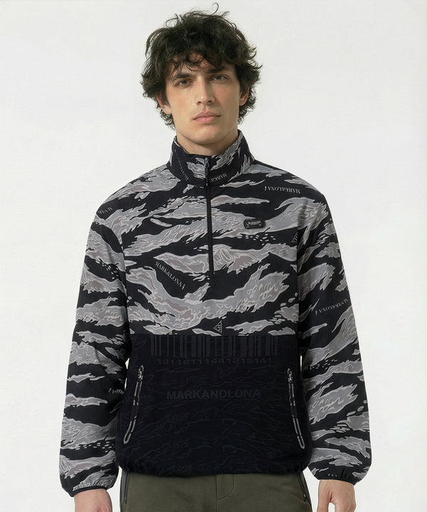 モデル:身長183cm, チェスト98cm, ウエスト78cm, ヒップ93cm 着用サイズL