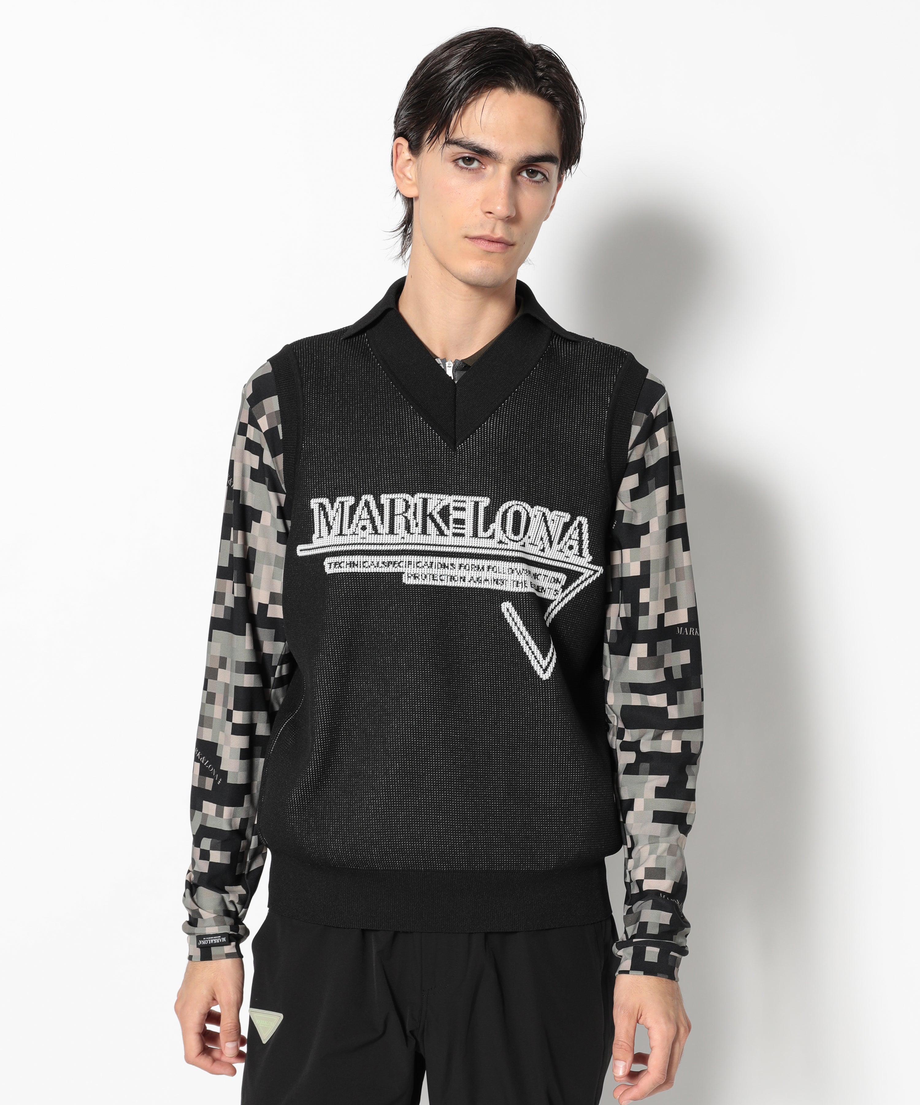 モデル:身長187cm,チェスト93cm,ウエスト78cm,ヒップ93cm,着用サイズL