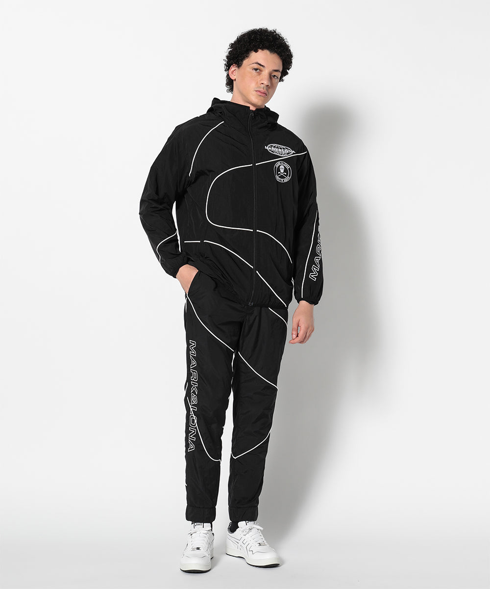 モデル:身長185cm,チェスト92cm,ウエスト77cm,ヒップ94cm,着用サイズL