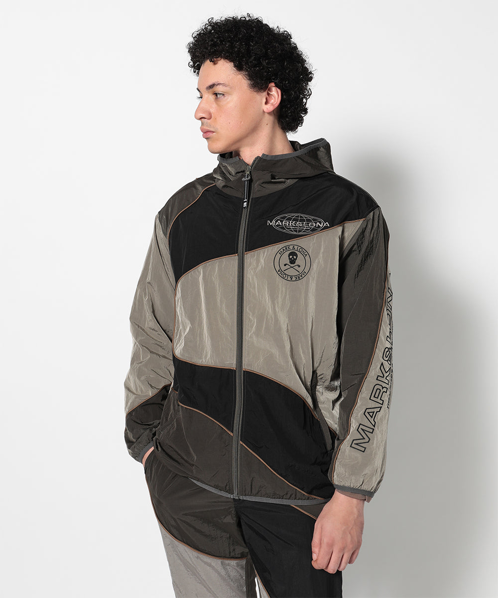 モデル:身長185cm,チェスト92cm,ウエスト77cm,ヒップ94cm,着用サイズL