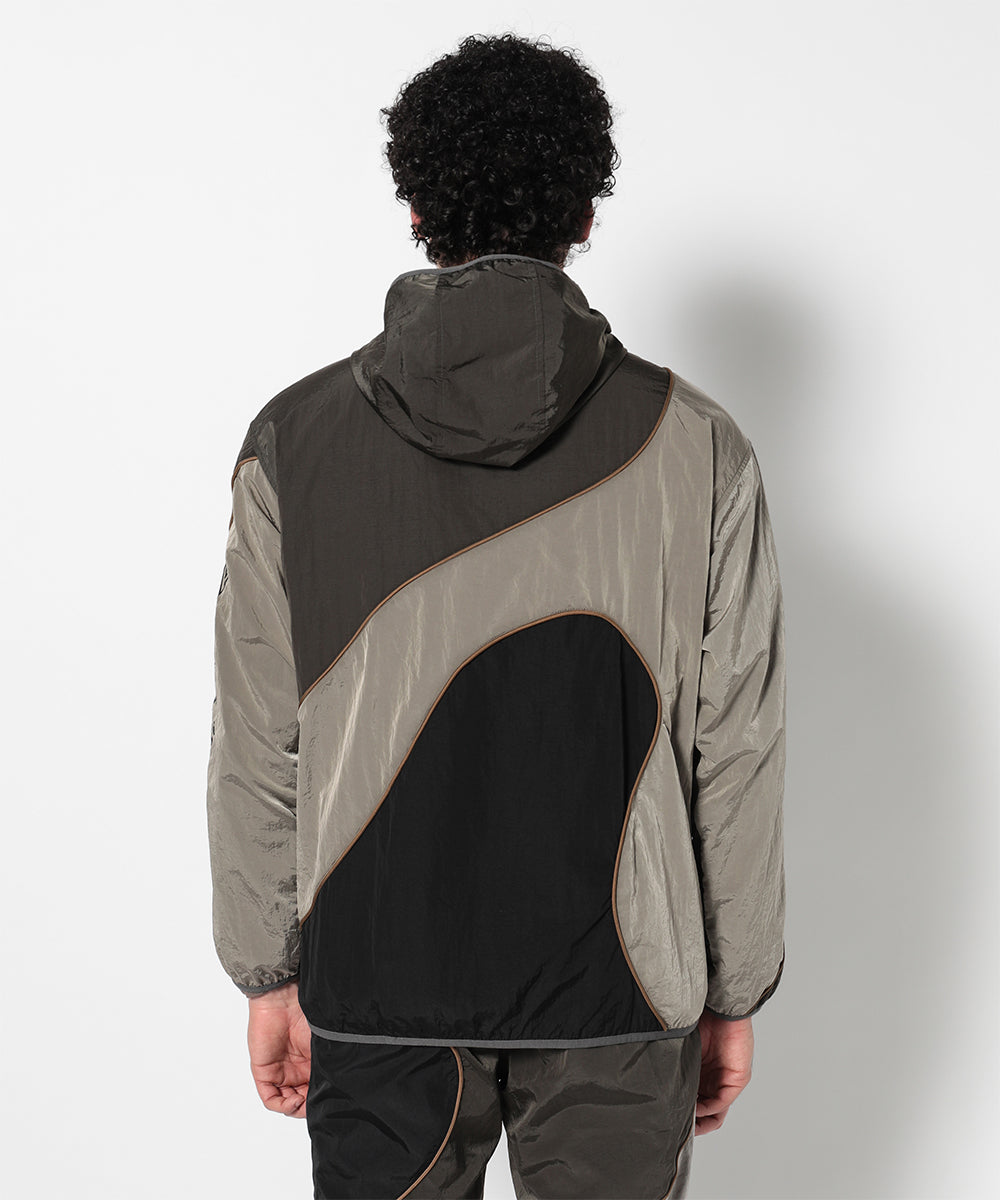 モデル:身長185cm,チェスト92cm,ウエスト77cm,ヒップ94cm,着用サイズL