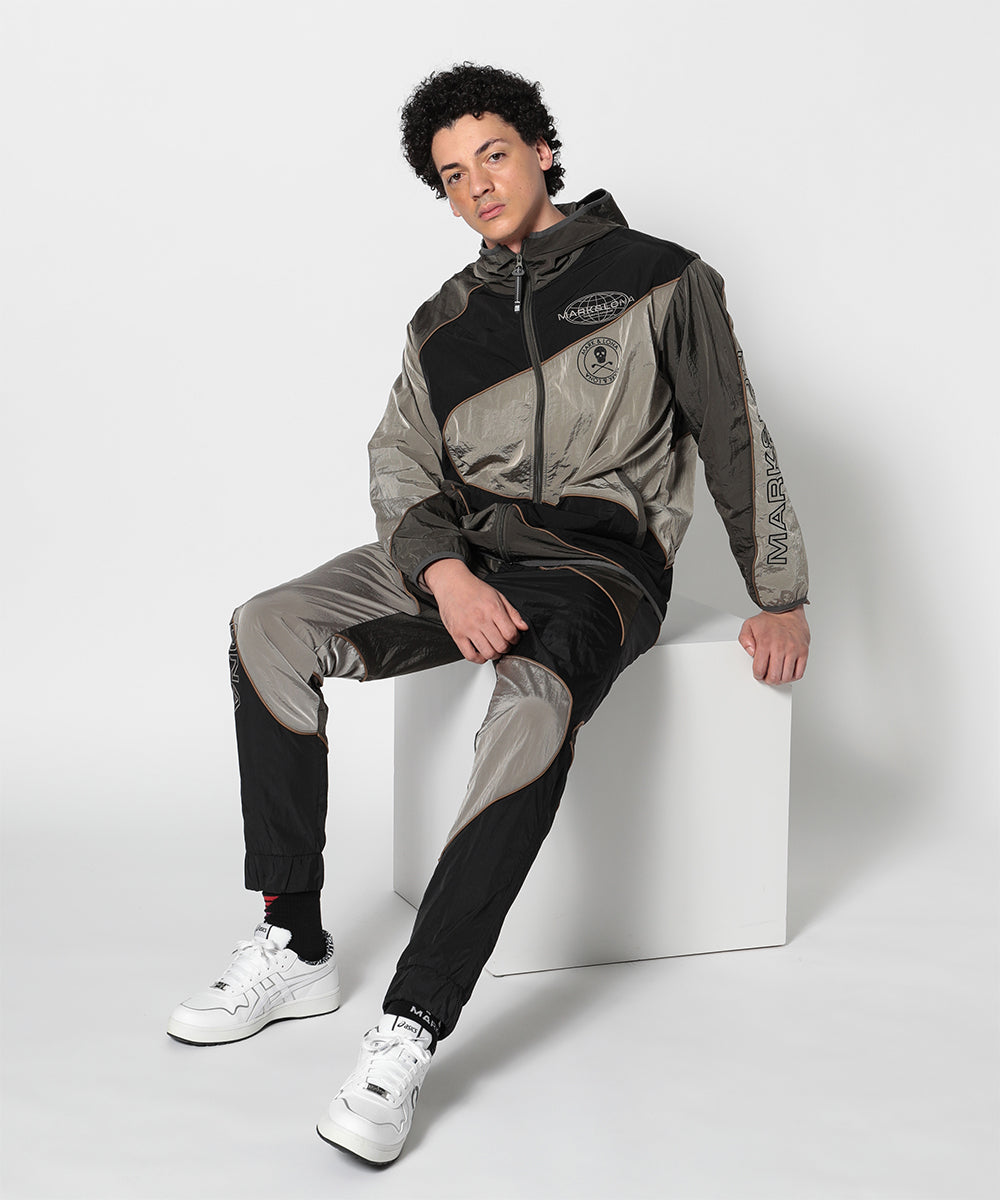 モデル:身長185cm,チェスト92cm,ウエスト77cm,ヒップ94cm,着用サイズL