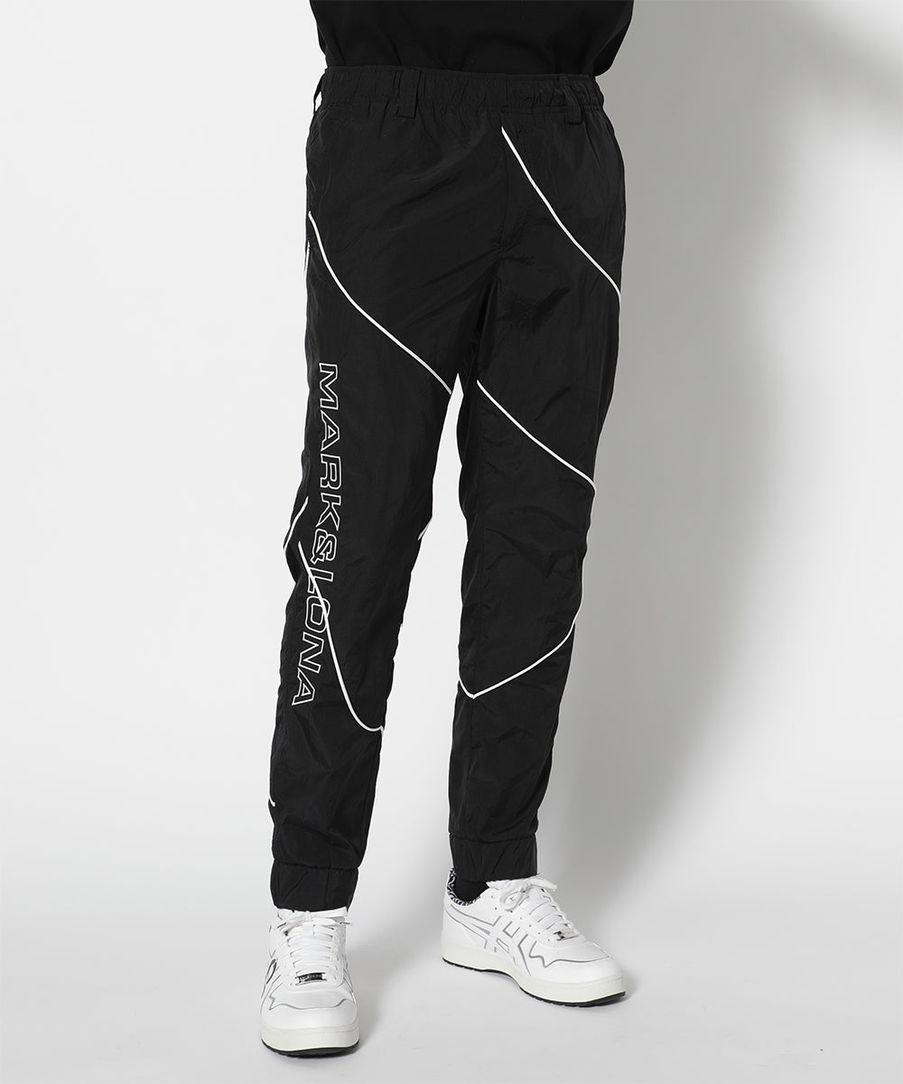 モデル:身長185cm,チェスト92cm,ウエスト77cm,ヒップ94cm,着用サイズL