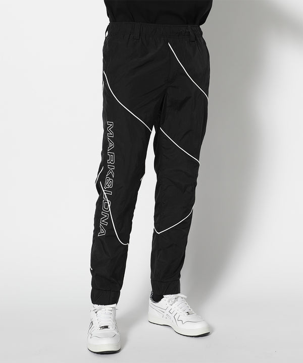 モデル:身長185cm,チェスト92cm,ウエスト77cm,ヒップ94cm,着用サイズL