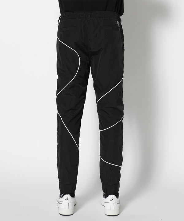 モデル:身長185cm,チェスト92cm,ウエスト77cm,ヒップ94cm,着用サイズL