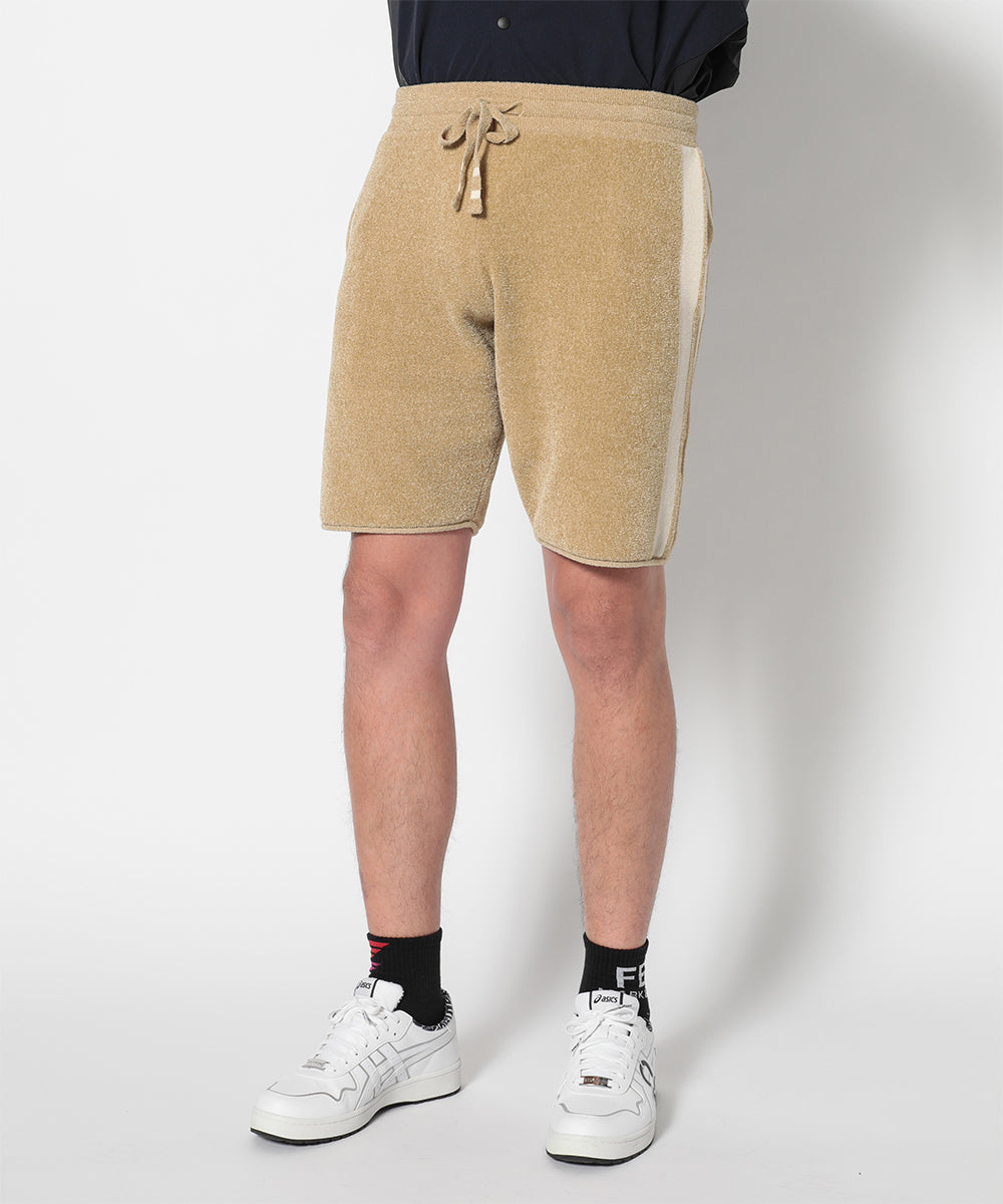 モデル:身長185cm,チェスト92cm,ウエスト77cm,ヒップ94cm,着用サイズL