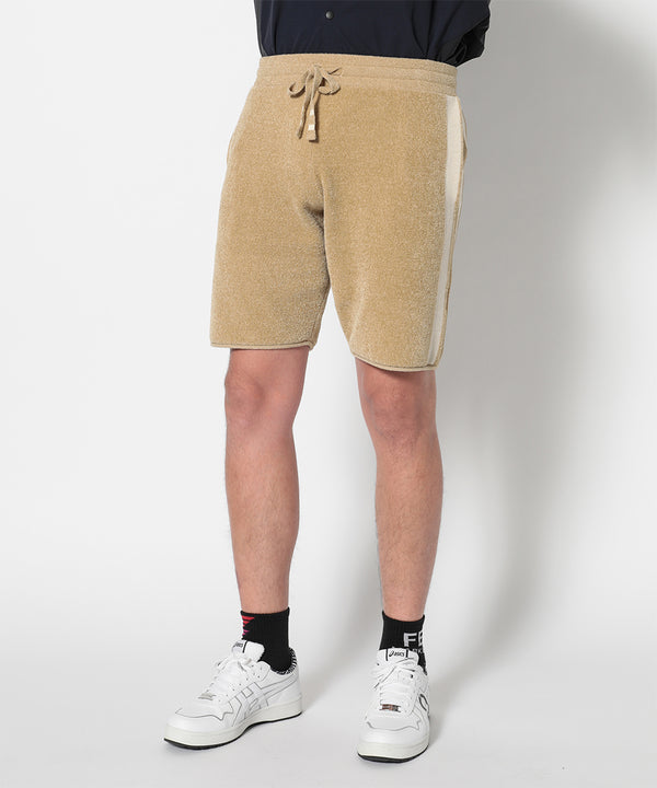 モデル:身長185cm,チェスト92cm,ウエスト77cm,ヒップ94cm,着用サイズL