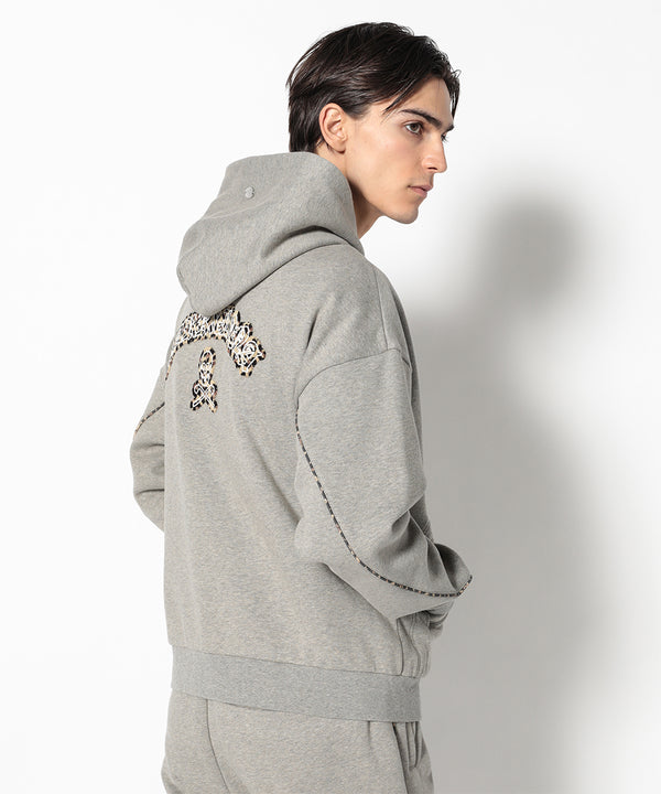 モデル:身長187cm,チェスト93cm,ウエスト78cm,ヒップ93cm,着用サイズL