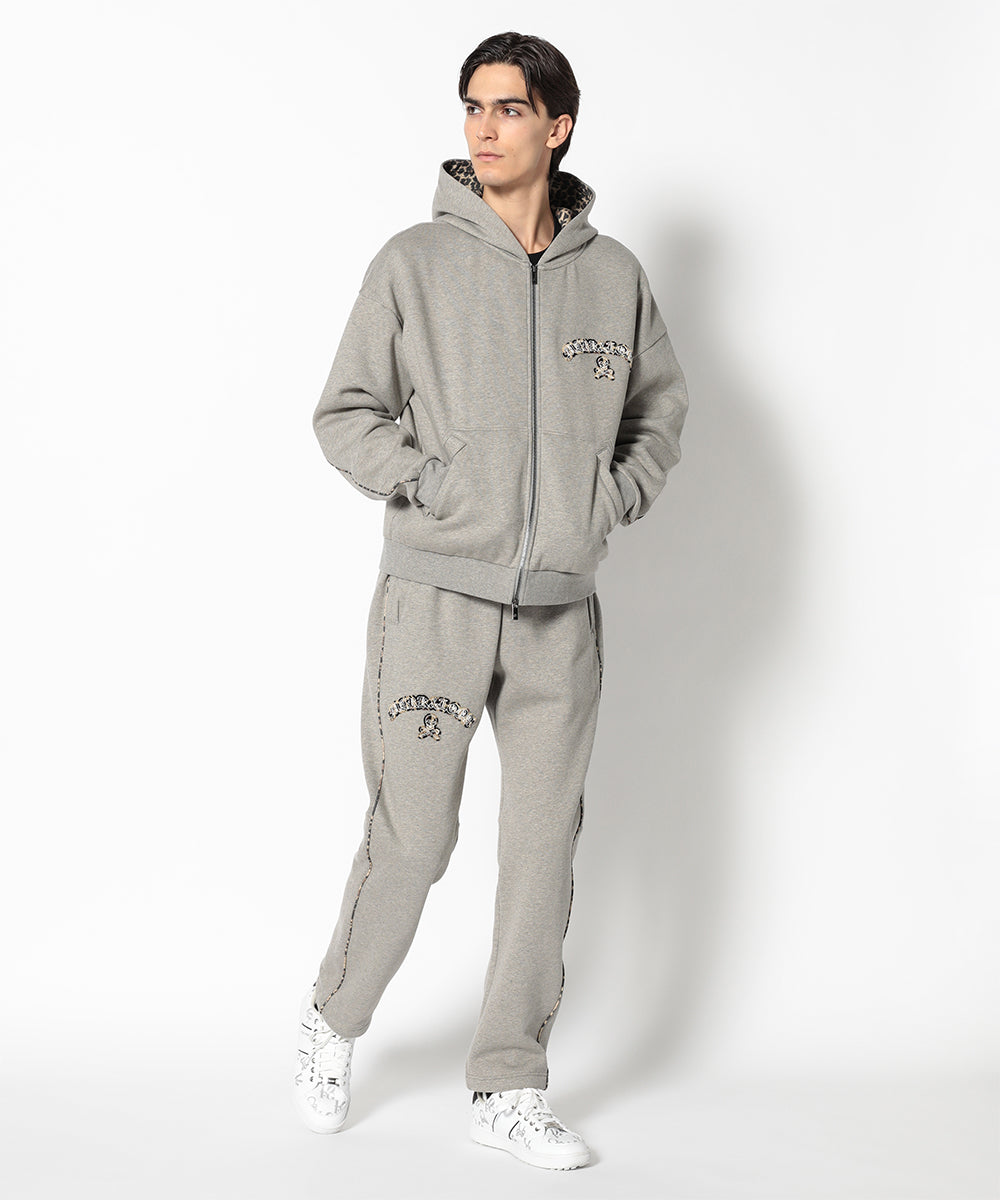 モデル:身長187cm,チェスト93cm,ウエスト78cm,ヒップ93cm,着用サイズL