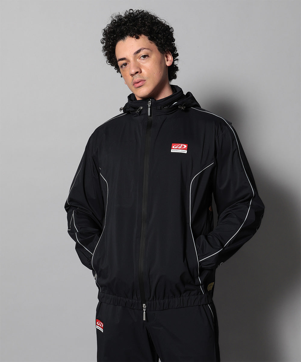 モデル:身長185cm,チェスト92cm,ウエスト77cm,ヒップ94cm,着用サイズL