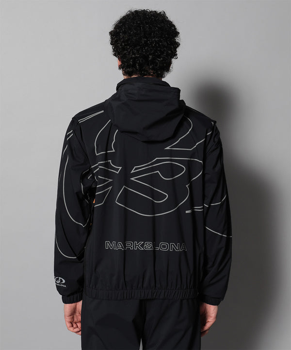 モデル:身長185cm,チェスト92cm,ウエスト77cm,ヒップ94cm,着用サイズL