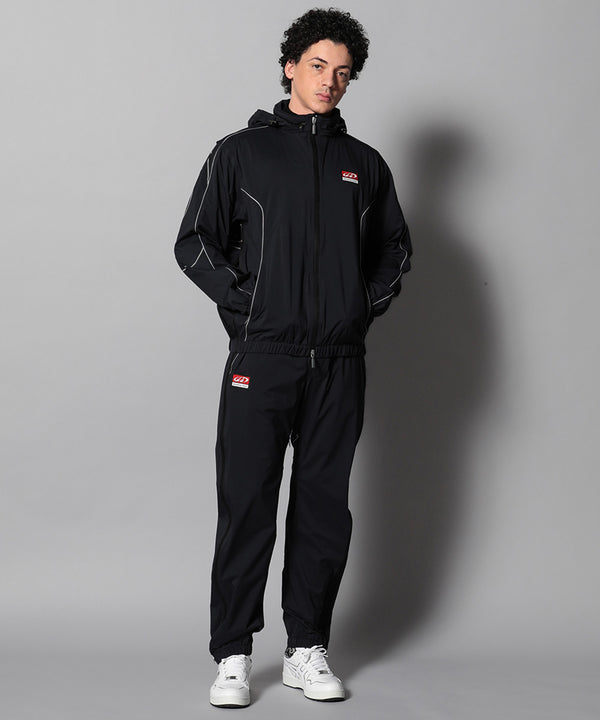 モデル:身長185cm,チェスト92cm,ウエスト77cm,ヒップ94cm,着用サイズL