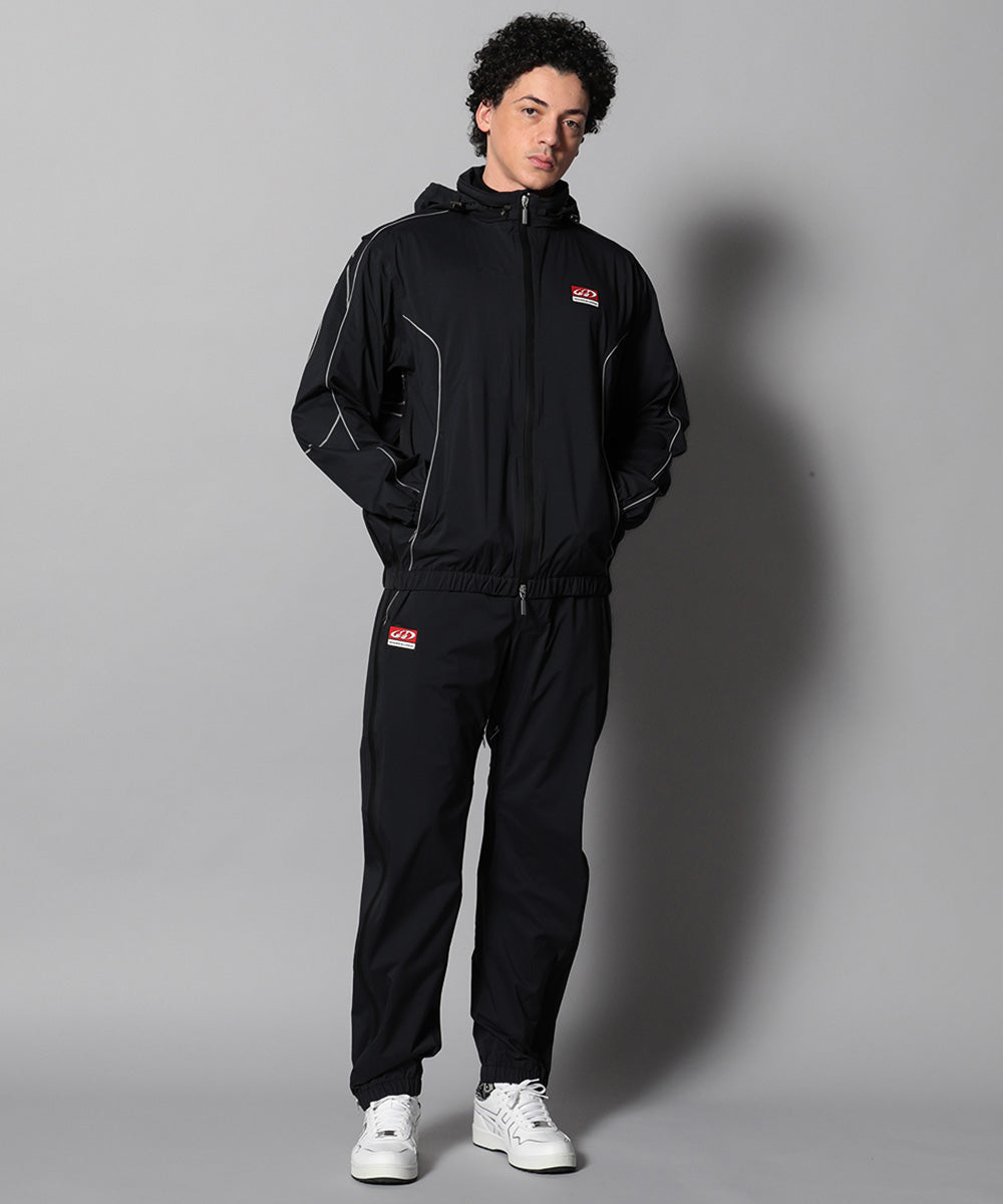 モデル:身長185cm,チェスト92cm,ウエスト77cm,ヒップ94cm,着用サイズL