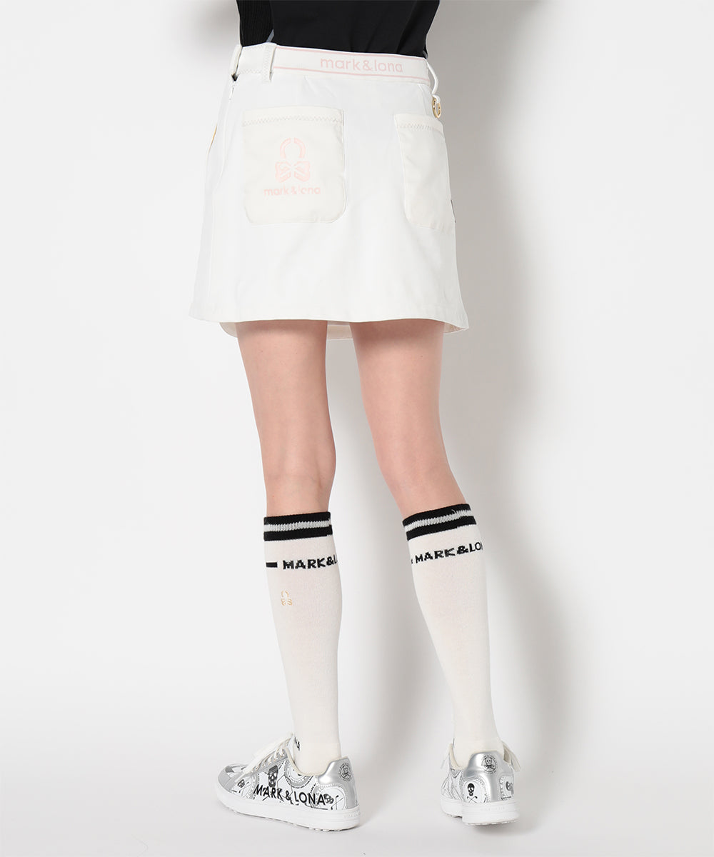 モデル:身長171cm,バスト80cm,ウエスト60cm,ヒップ88cm, 着用サイズM
