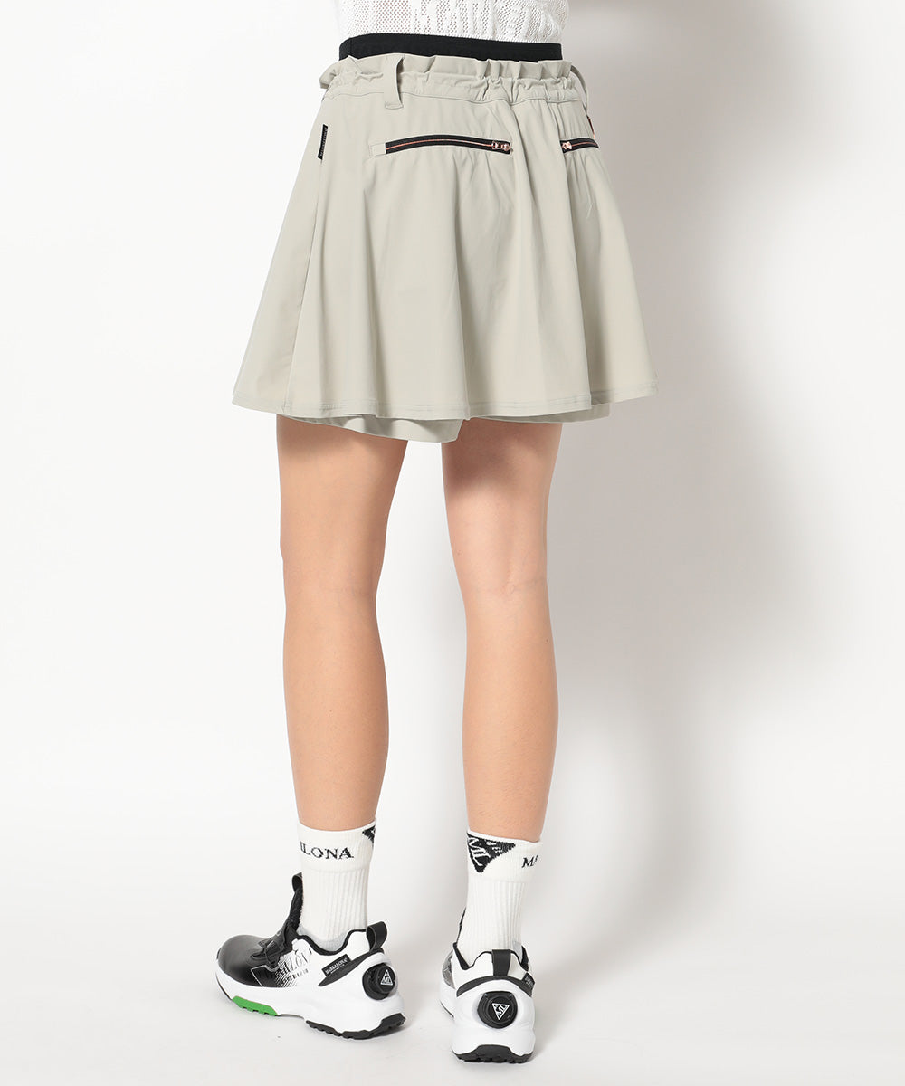 モデル:身長174cm,バスト77cm,ウエスト60cm,ヒップ88cm, 着用サイズM