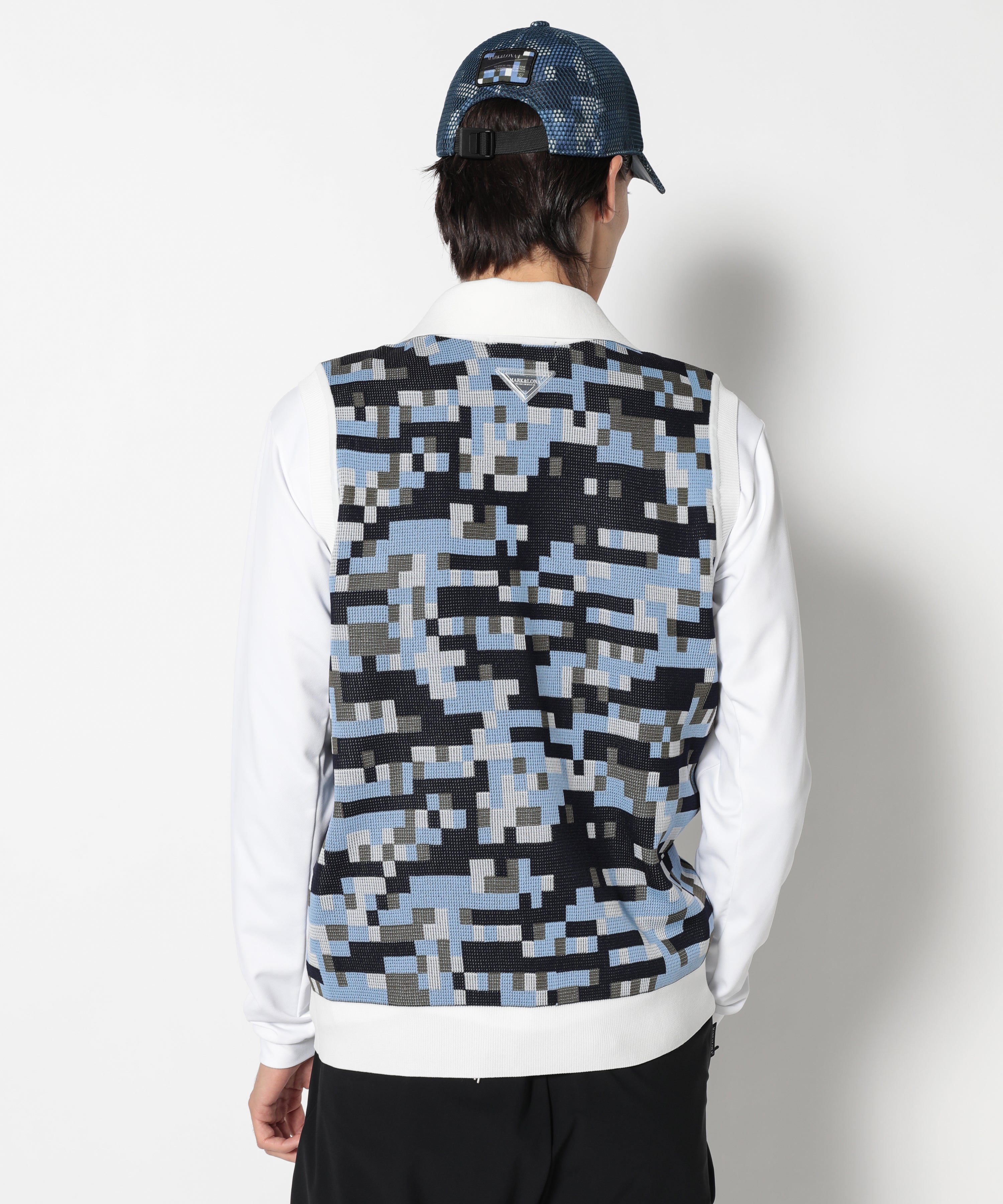 モデル:身長187cm,チェスト93cm,ウエスト78cm,ヒップ93cm,着用サイズL