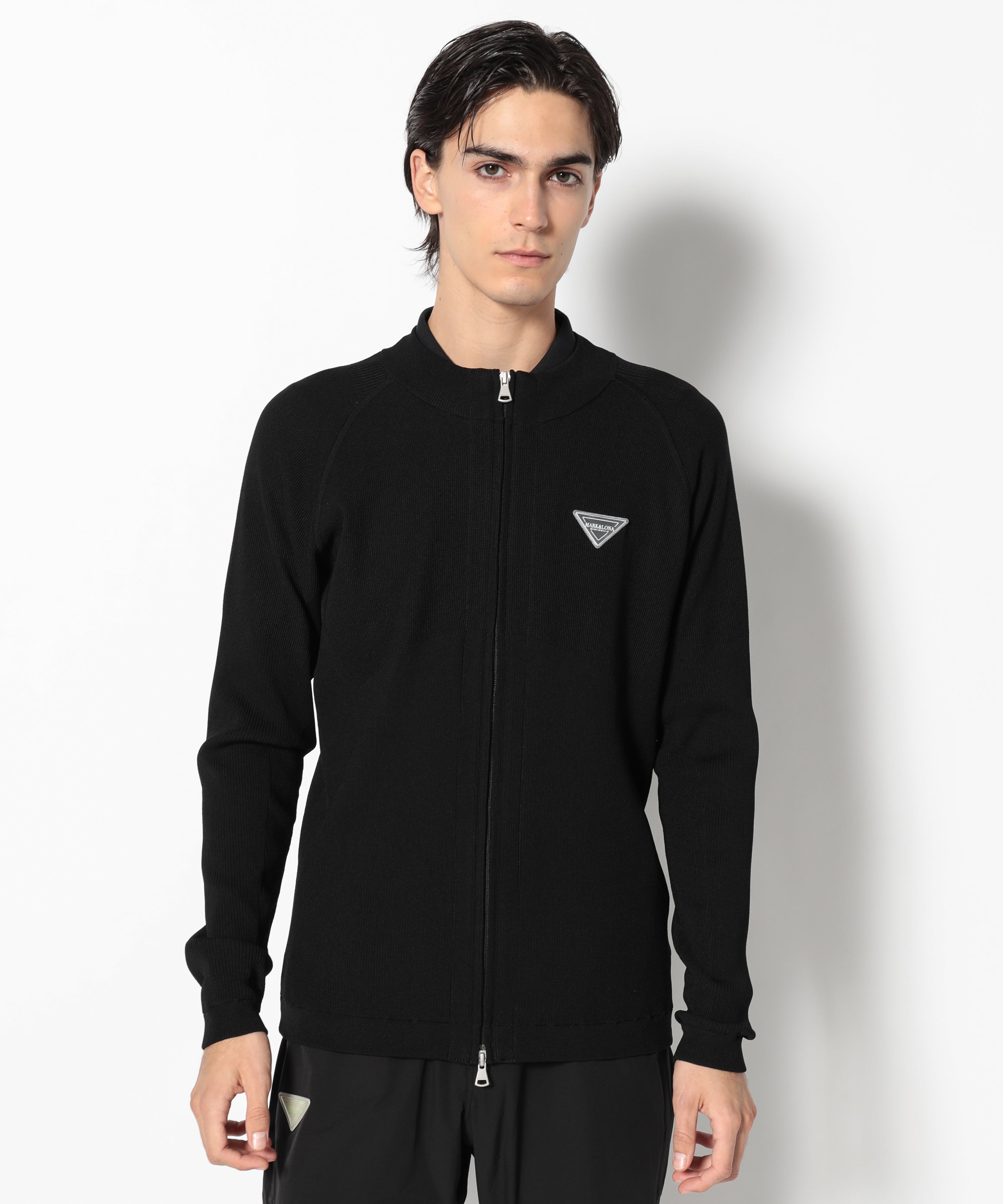 モデル:身長187cm,チェスト93cm,ウエスト78cm,ヒップ93cm,着用サイズL