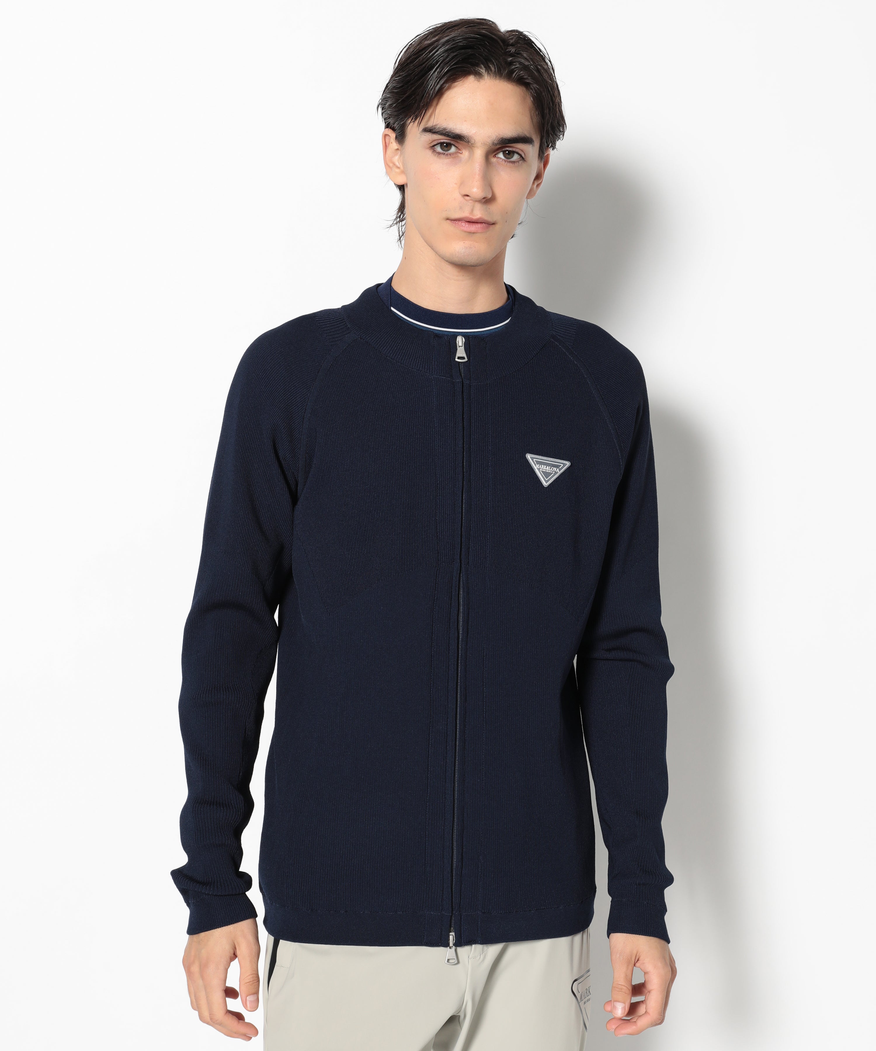 モデル:身長187cm,チェスト93cm,ウエスト78cm,ヒップ93cm,着用サイズL