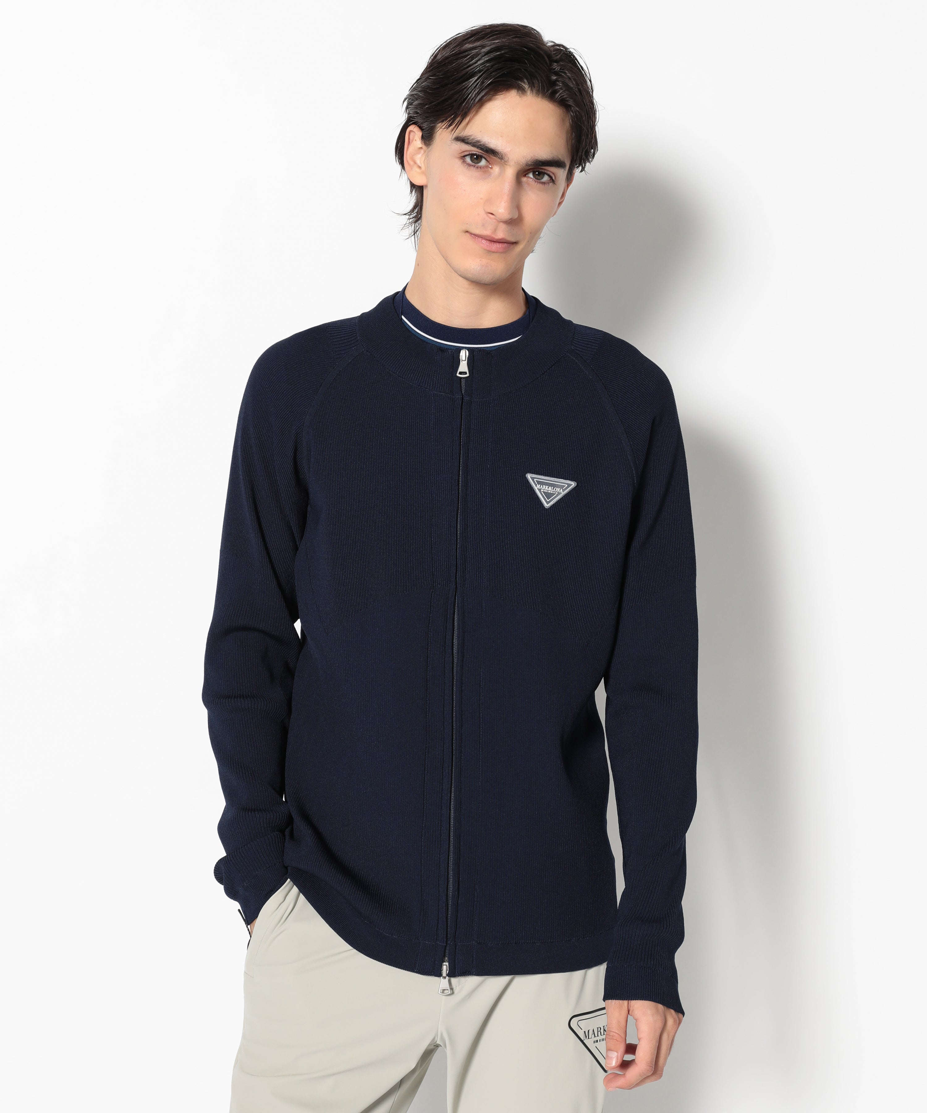 モデル:身長187cm,チェスト93cm,ウエスト78cm,ヒップ93cm,着用サイズL