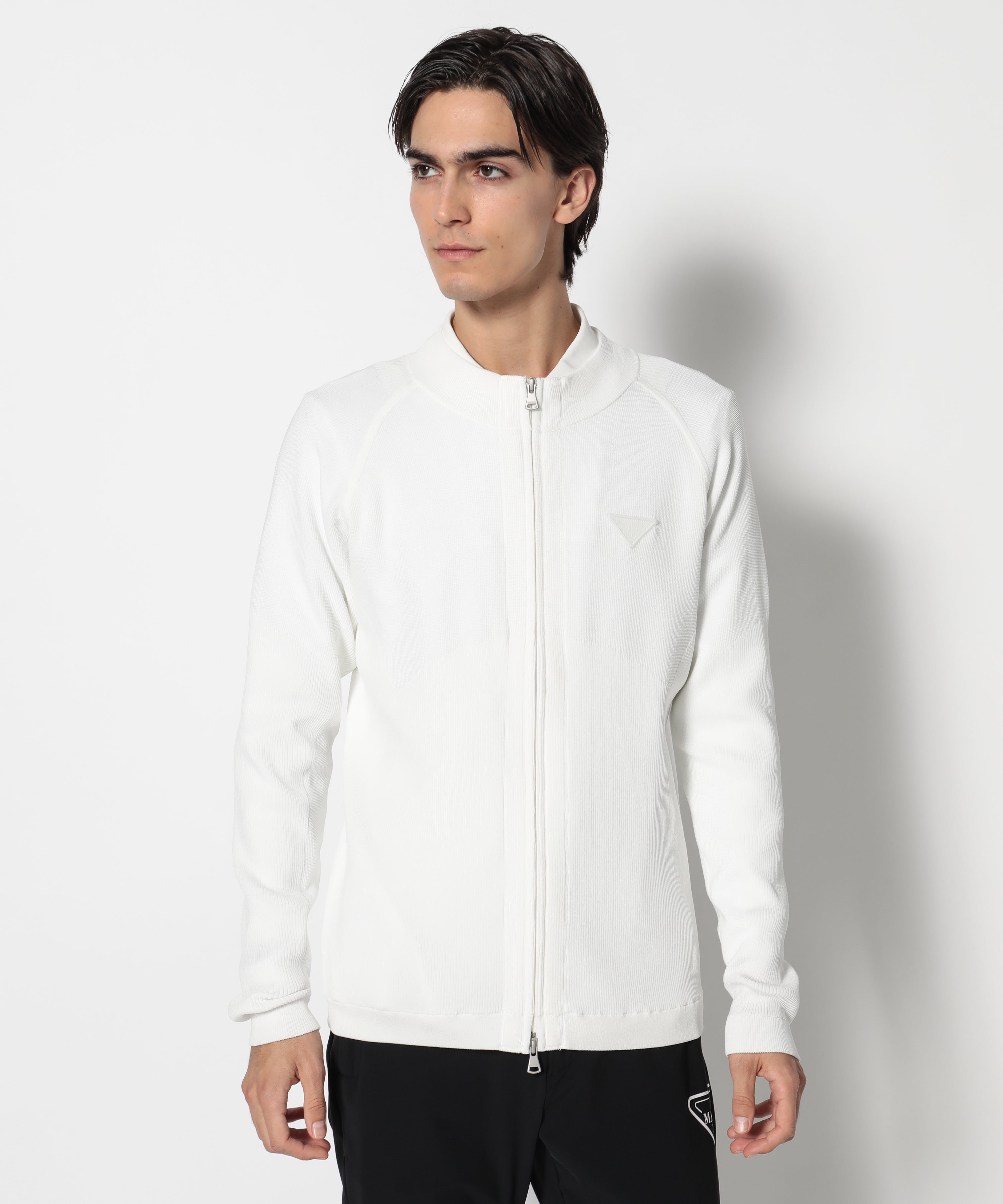 モデル:身長187cm,チェスト93cm,ウエスト78cm,ヒップ93cm,着用サイズL