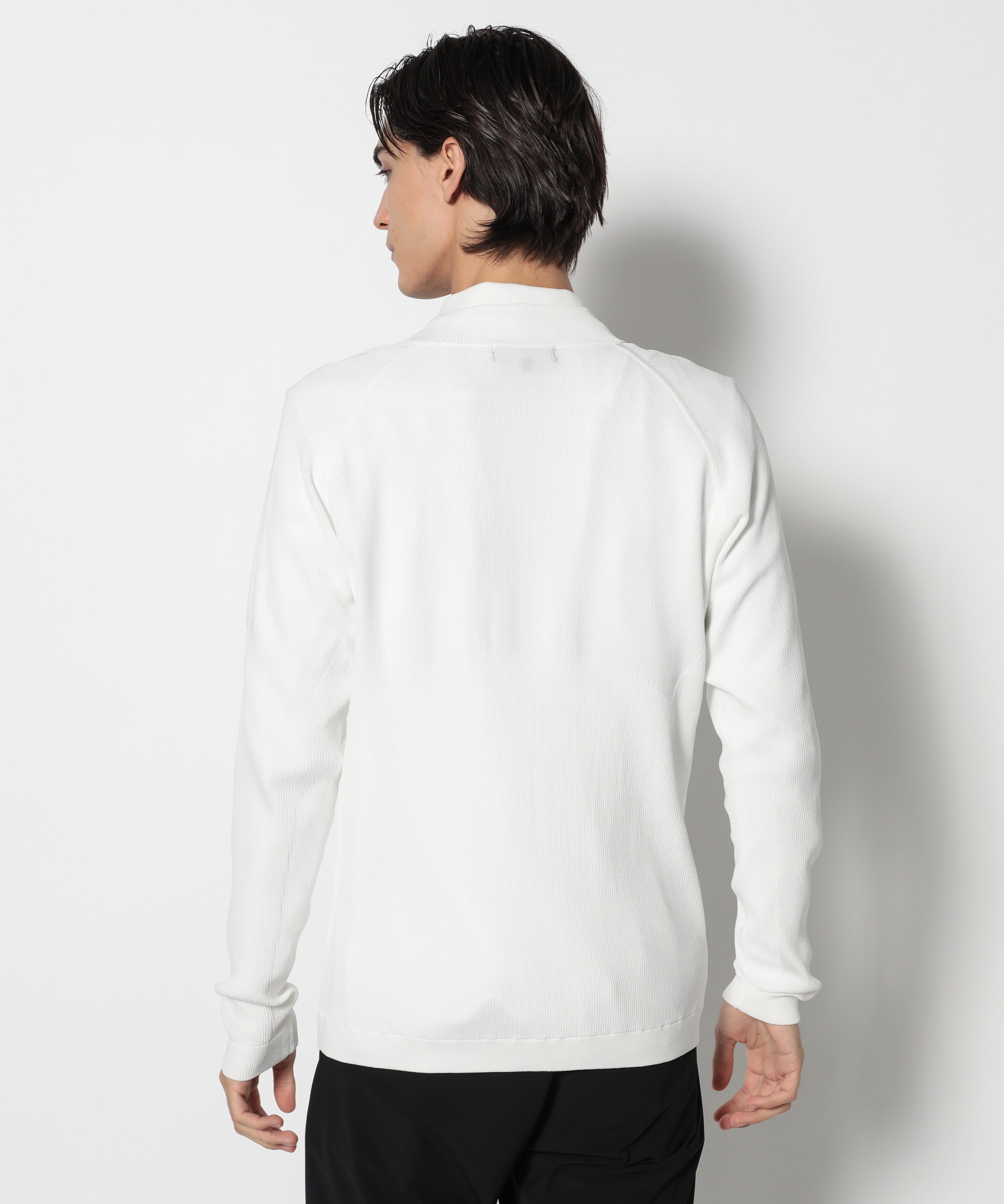 モデル:身長187cm,チェスト93cm,ウエスト78cm,ヒップ93cm,着用サイズL