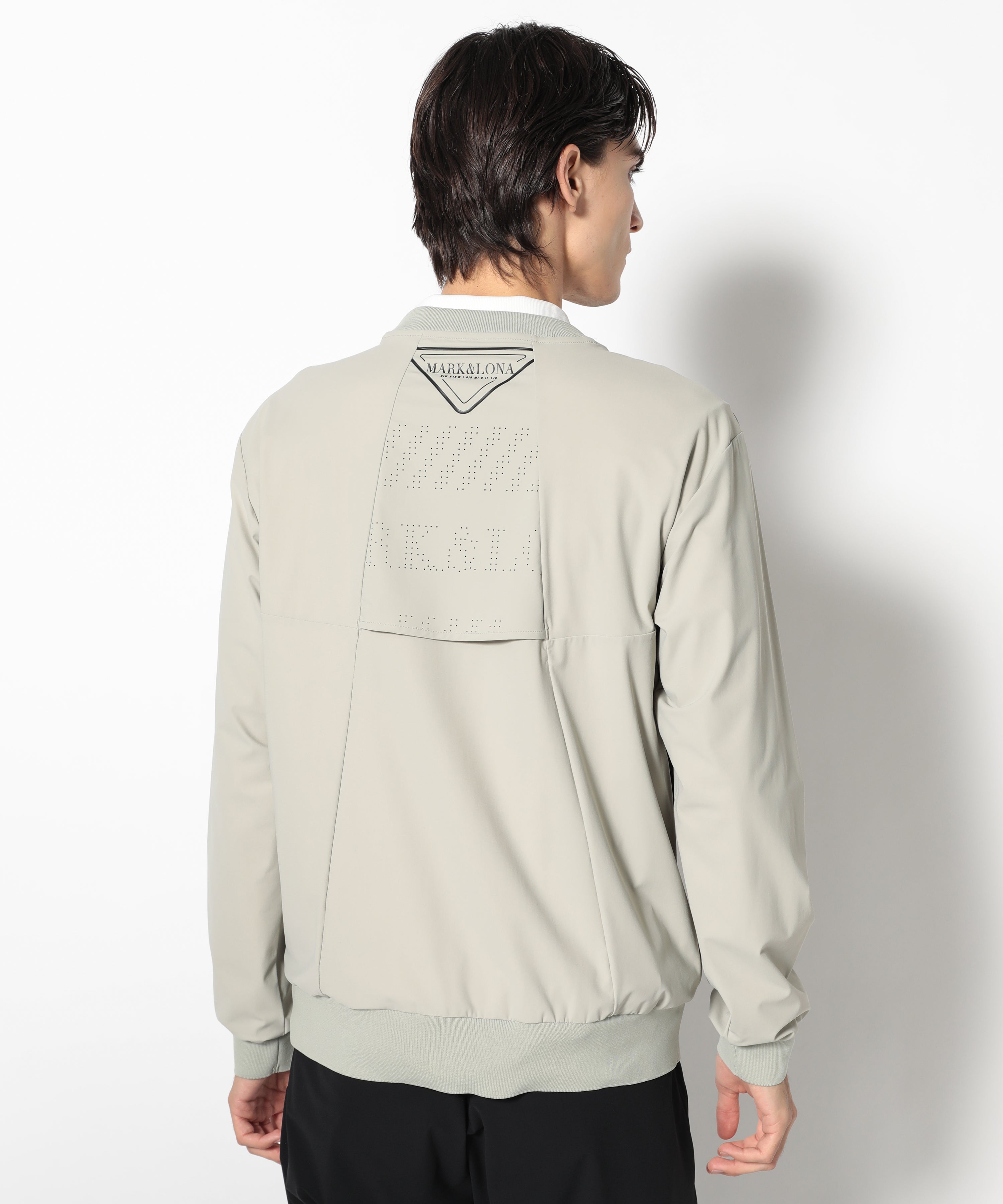 モデル:身長187cm,チェスト93cm,ウエスト78cm,ヒップ93cm,着用サイズL