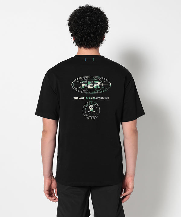 モデル:身長185cm,チェスト92cm,ウエスト77cm,ヒップ94cm,着用サイズL