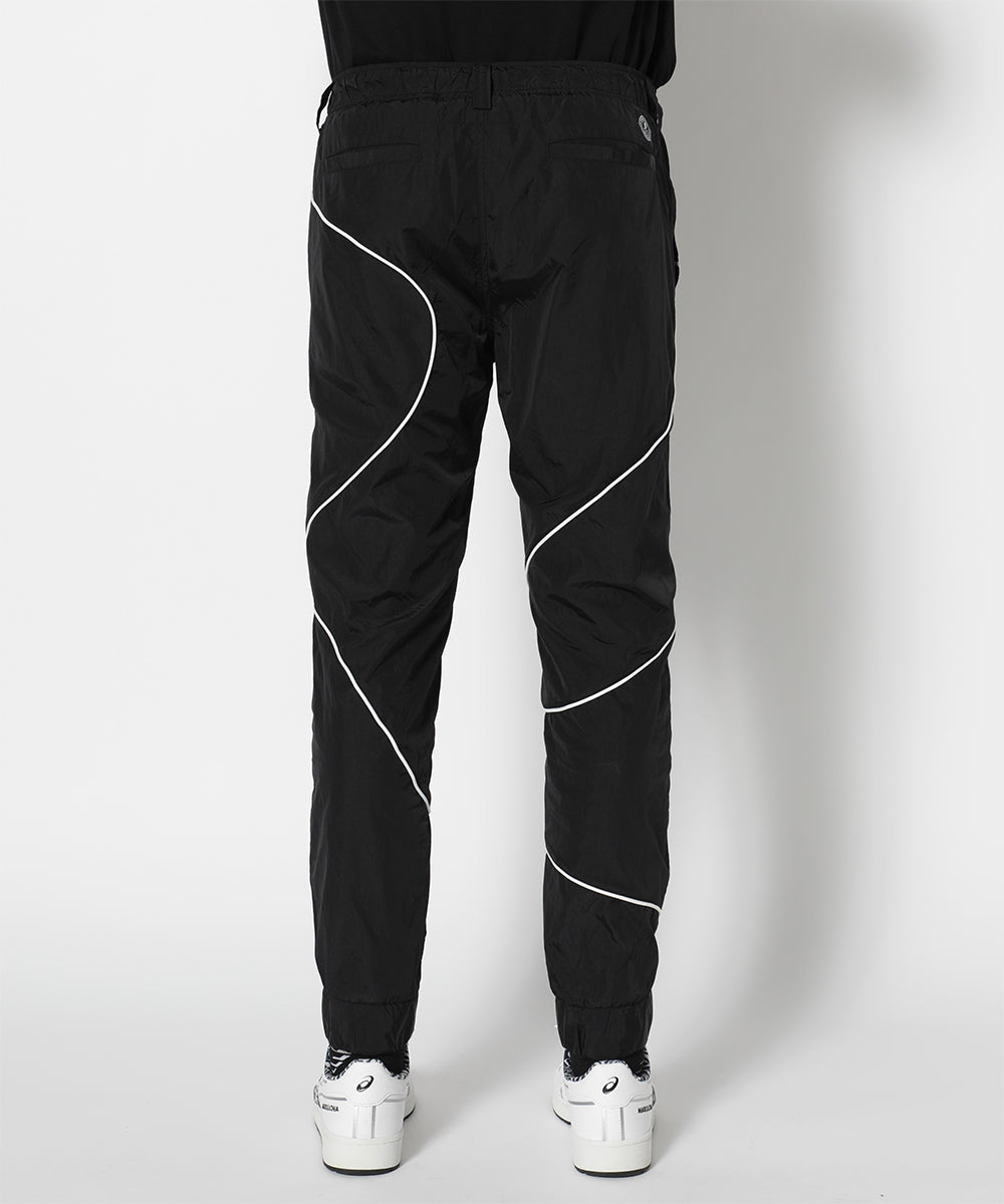 モデル:身長185cm,チェスト92cm,ウエスト77cm,ヒップ94cm,着用サイズL