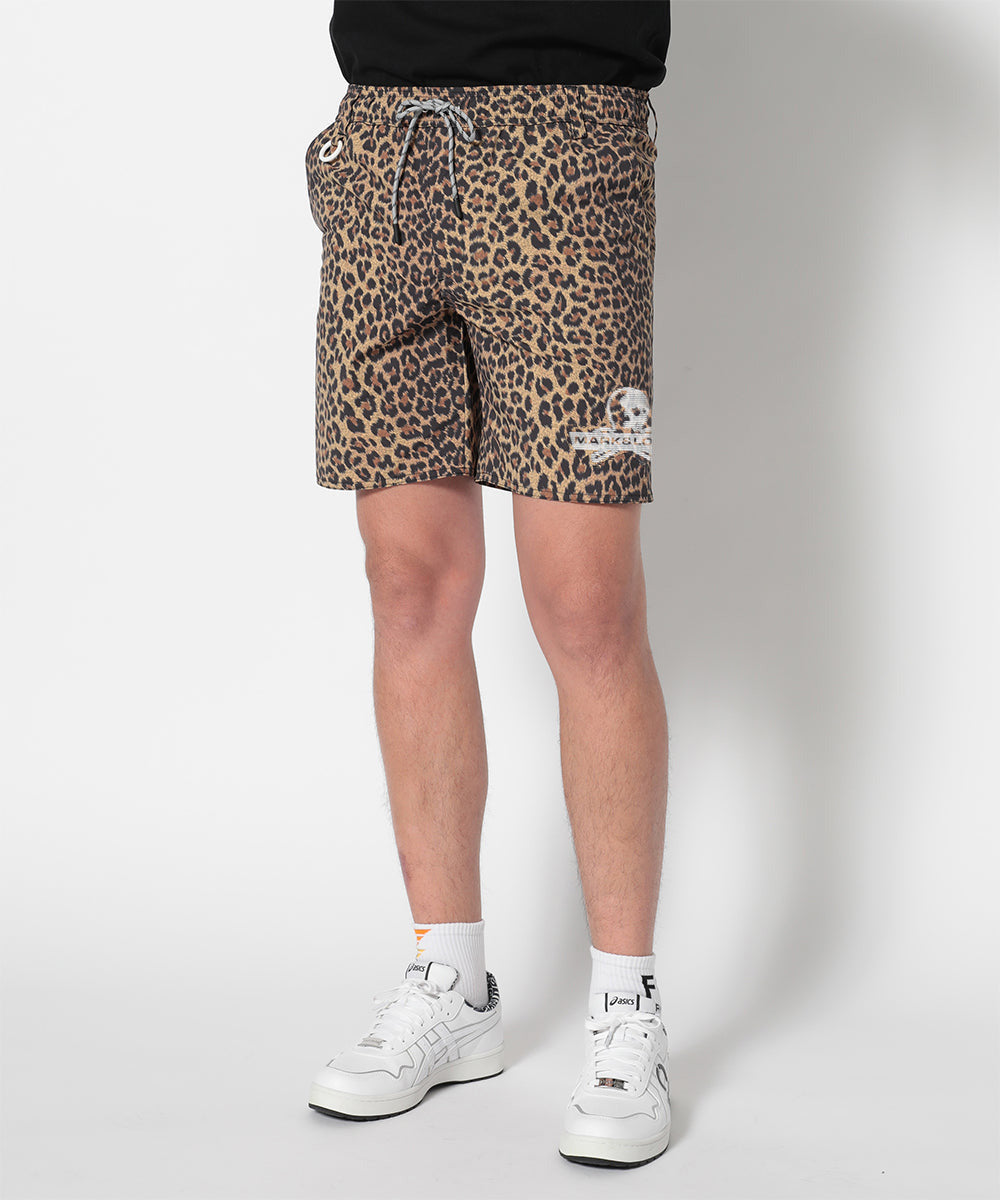 モデル:身長185cm,チェスト92cm,ウエスト77cm,ヒップ94cm,着用サイズL