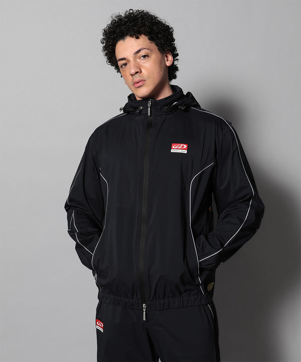 モデル:身長185cm,チェスト92cm,ウエスト77cm,ヒップ94cm,着用サイズL